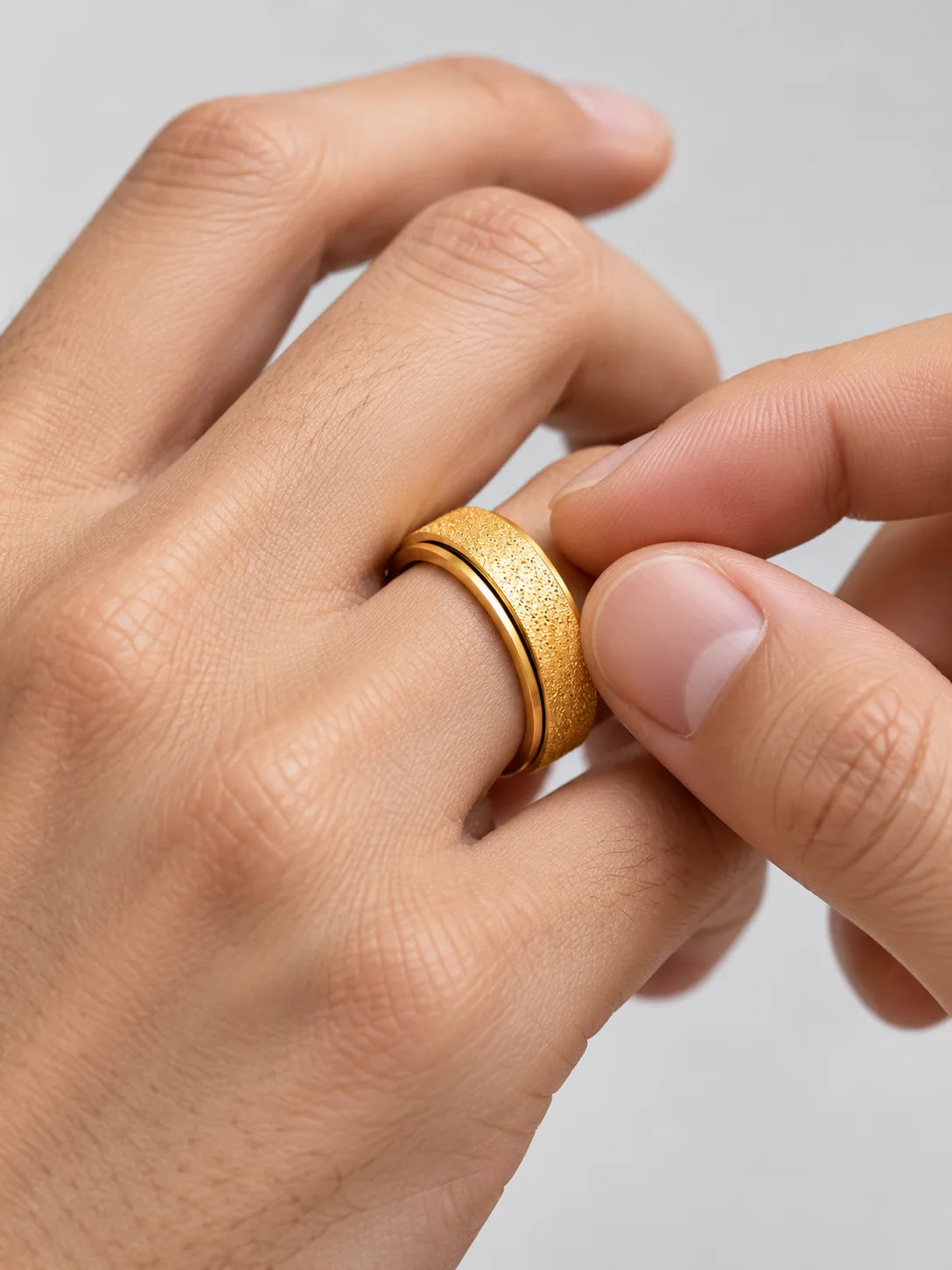 Bague tournante texturée sable doré