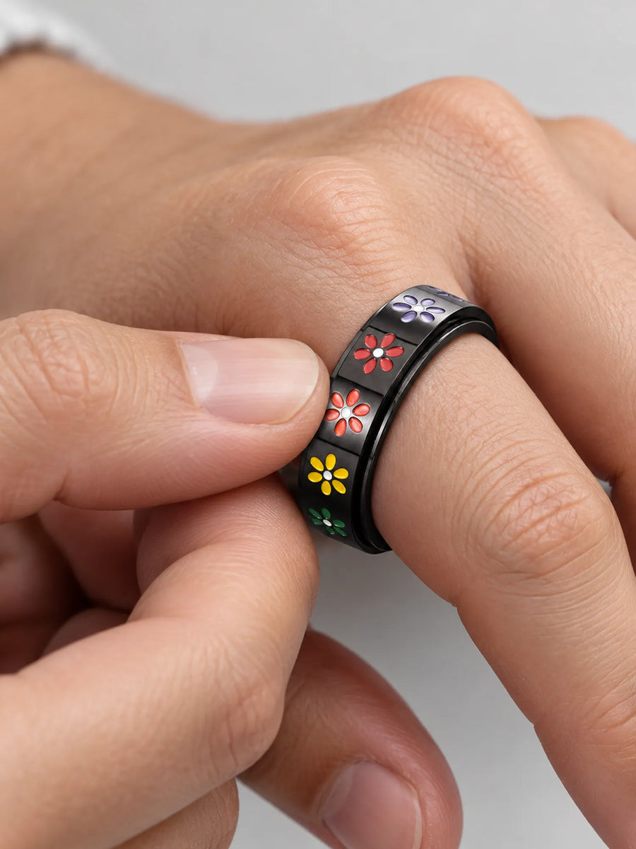 Black Daisy Bloom Spinner Ring
